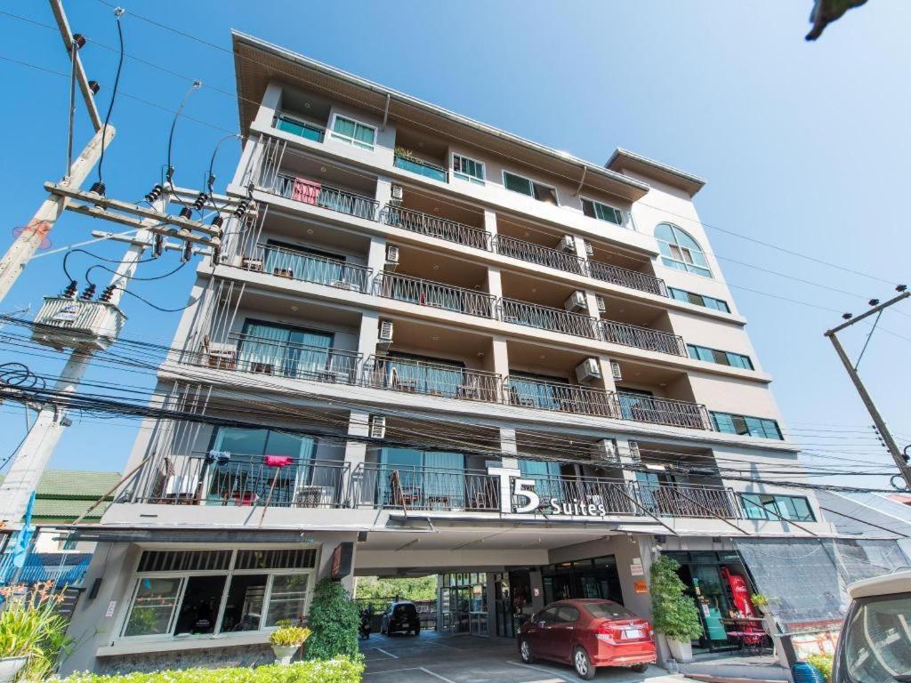 T5 Suites Pattaya Buitenkant foto