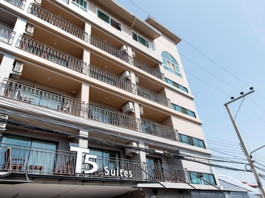 T5 Suites Pattaya Buitenkant foto
