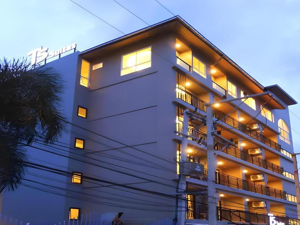 T5 Suites Pattaya Buitenkant foto