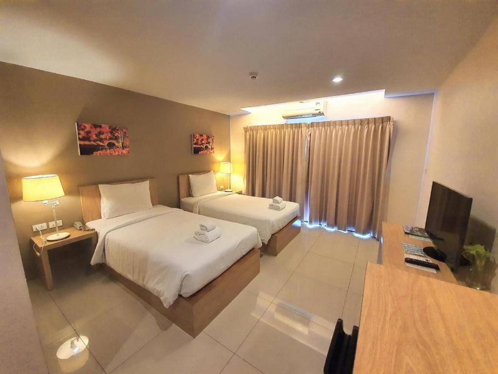T5 Suites Pattaya Buitenkant foto