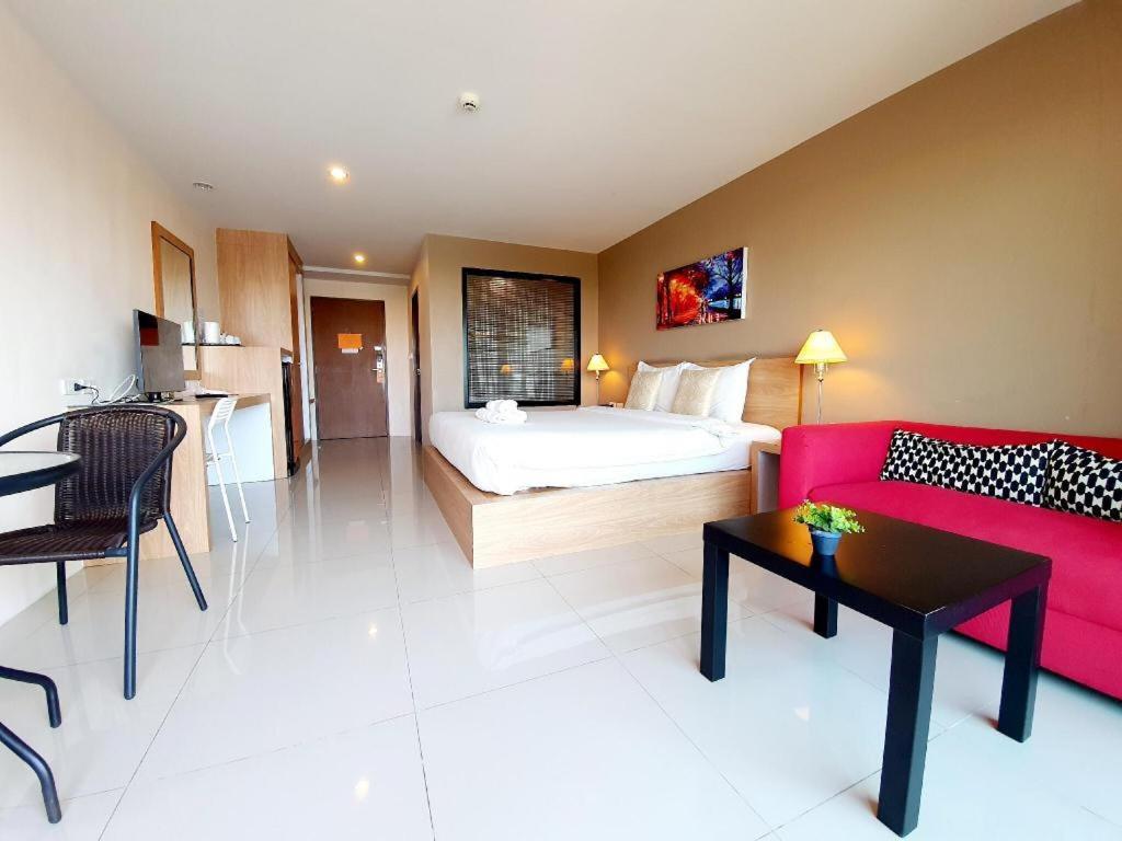 T5 Suites Pattaya Buitenkant foto