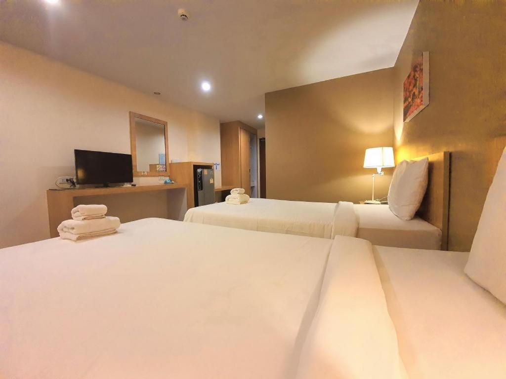 T5 Suites Pattaya Buitenkant foto