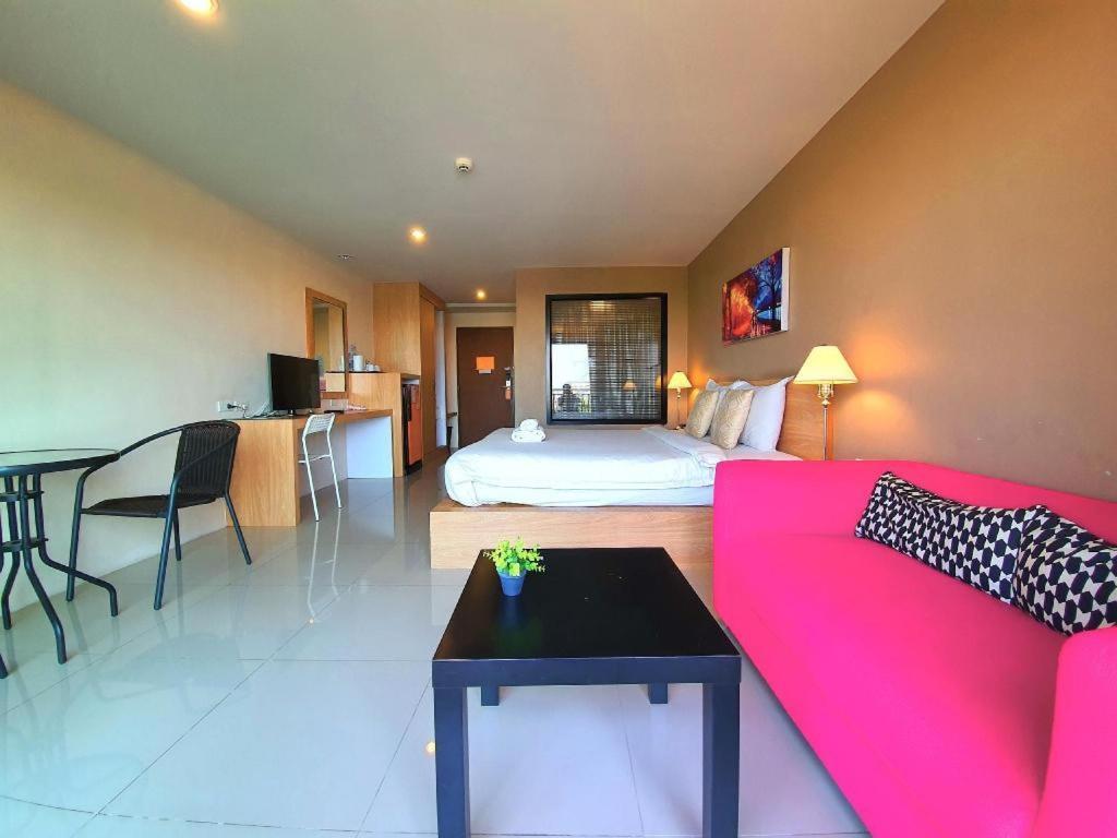 T5 Suites Pattaya Buitenkant foto