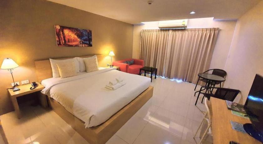 T5 Suites Pattaya Buitenkant foto