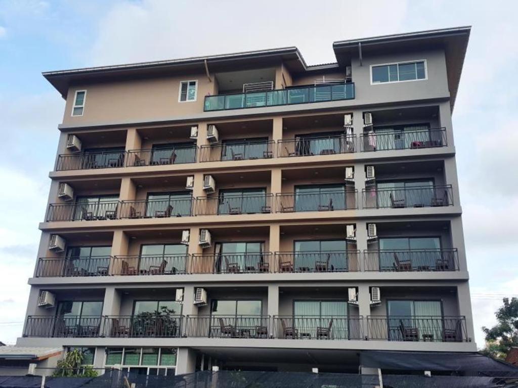 T5 Suites Pattaya Buitenkant foto