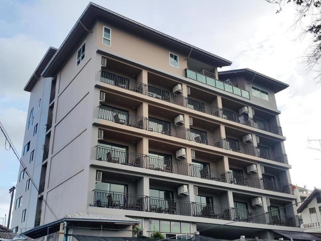 T5 Suites Pattaya Buitenkant foto