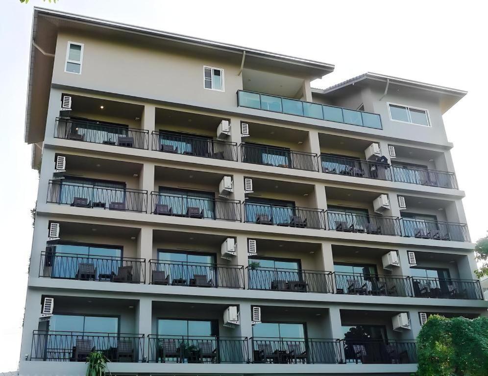 T5 Suites Pattaya Buitenkant foto
